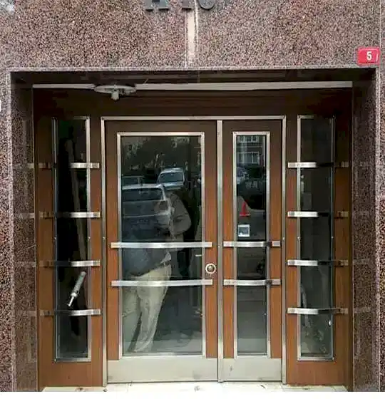 Apartman Giriş Kapısı